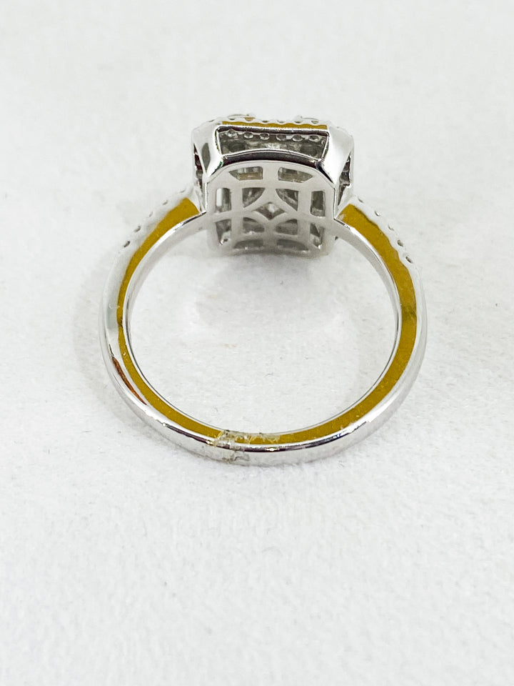 Bague de Fiançaille halo rond et 3 lignes de diamants -  - Purity Jewelry - Bagues - Les Champs d'Or
