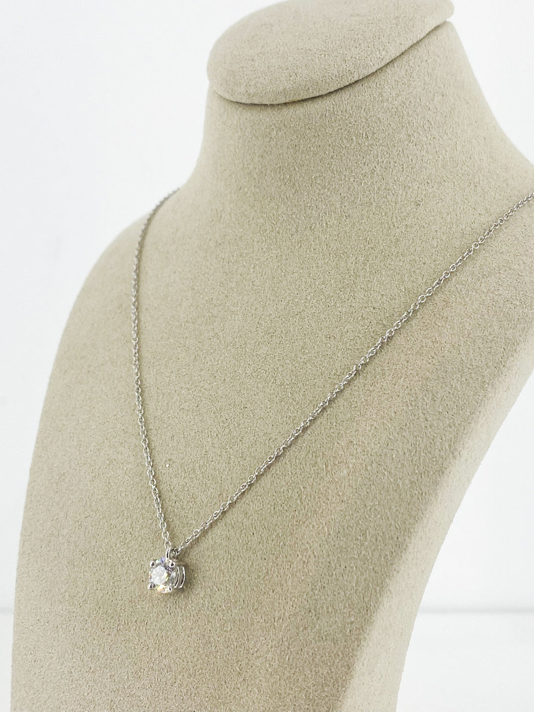 Collier Diamant Solitaire 4 Griffe Or Blanc -  - Sublime Diamant - Collier - Les Champs d'Or