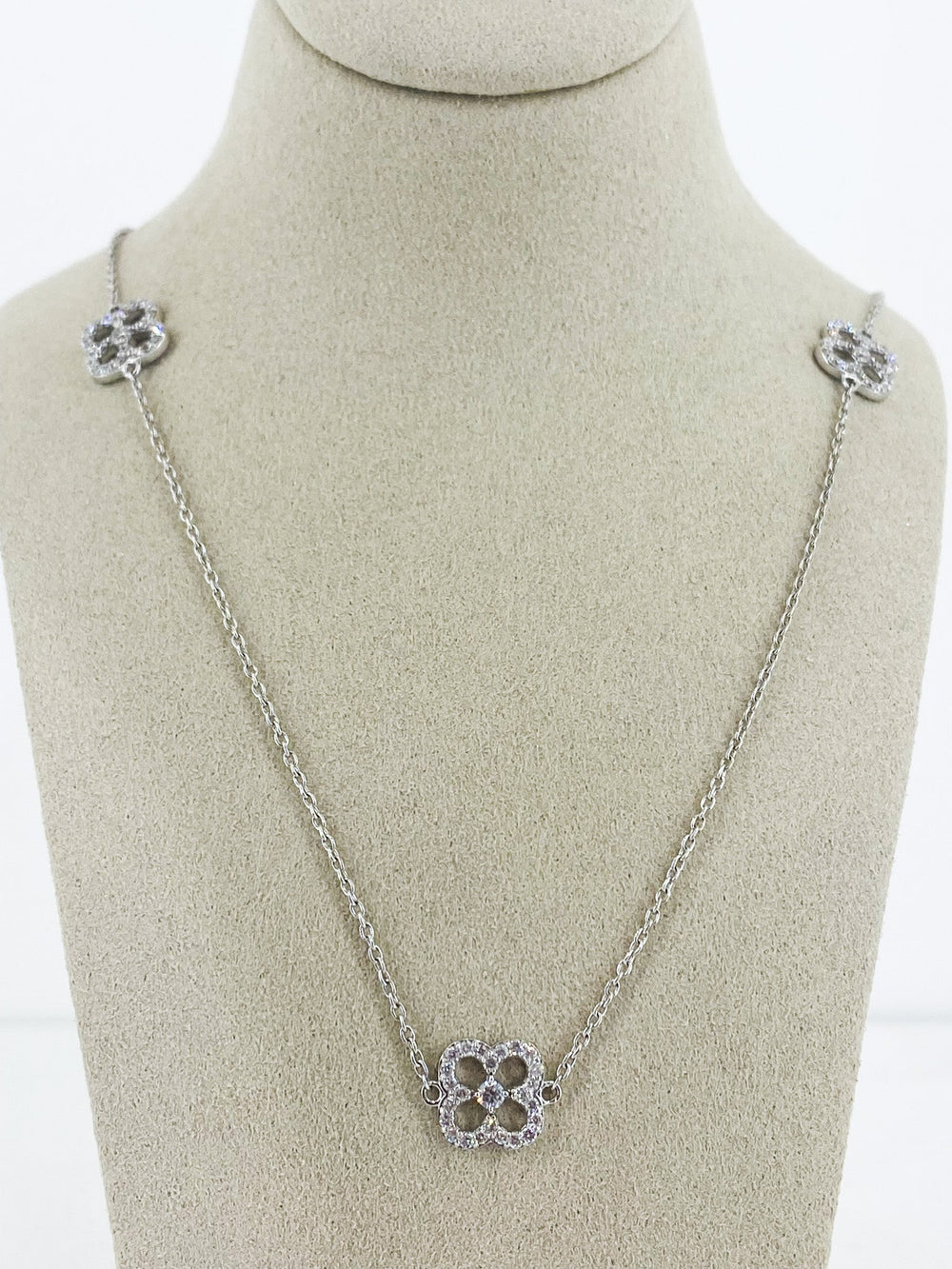 Collier Or Gris 6 Motif Trèfle Diamant -  - Sublime Diamant - Collier - Les Champs d'Or