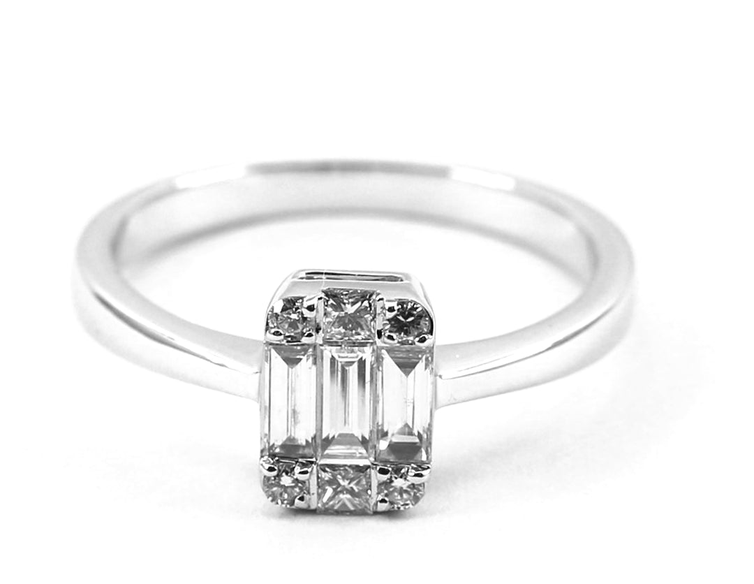 Bague Illusion Grand modèle Or Blanc Diamants taille baguette et brillants E200LR/10 - Les Champs d'Or